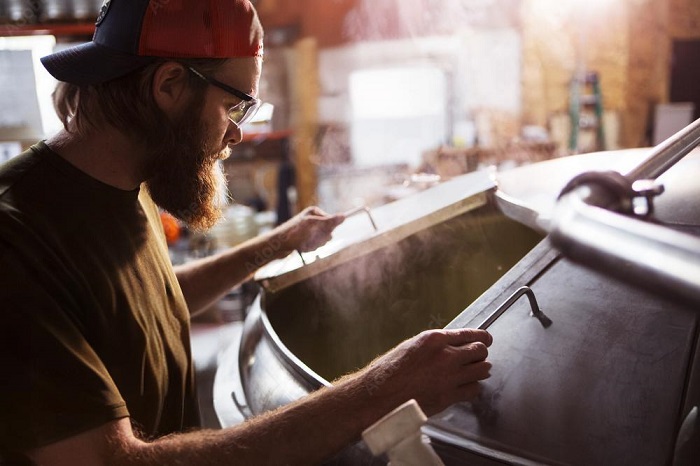 啤酒廠自動化的時代背景下，釀造工人該何去何從？