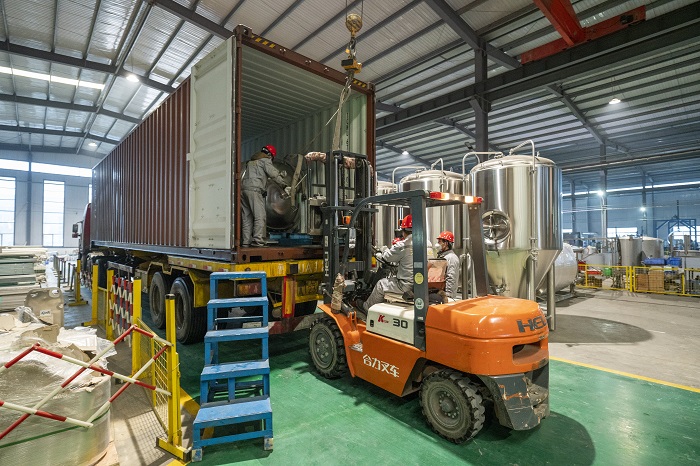 山東天泰<a href=http://www.jsrgmr.com/ target=_blank class=infotextkey>啤酒設備</a>