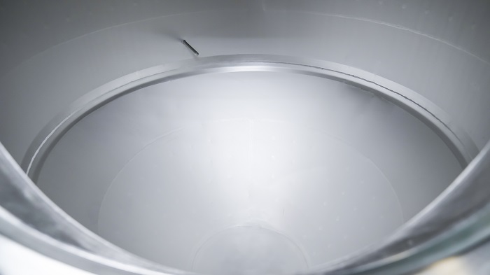 天泰<a href=http://www.jsrgmr.com/ target=_blank class=infotextkey>啤酒設(shè)備</a>發(fā)酵罐內(nèi)部角度拋光