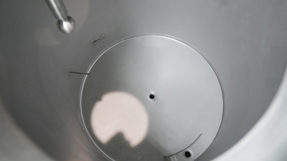 天泰<a href=http://www.jsrgmr.com/ target=_blank class=infotextkey>啤酒設(shè)備</a> 精釀啤酒設(shè)備 啤酒漩沉槽 回旋沉淀槽內(nèi)部結(jié)構(gòu)